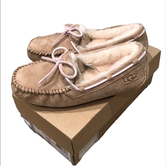 UGG’s Slippers - Picture 2 of 3